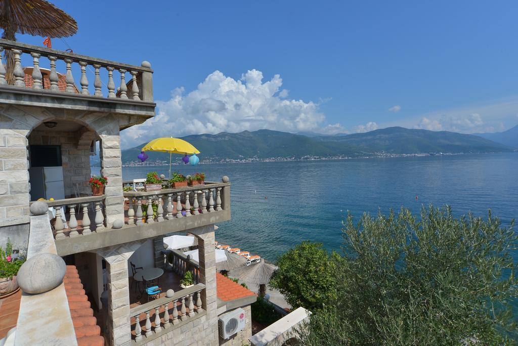 Apartments Palace Mira Mare Tivat Extérieur photo