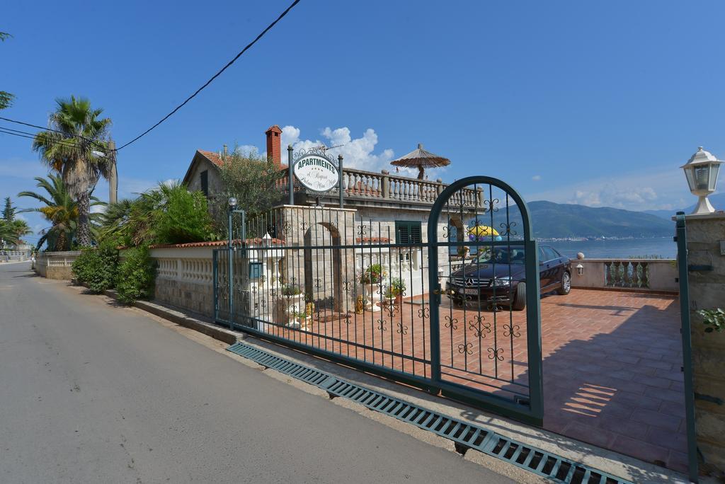 Apartments Palace Mira Mare Tivat Extérieur photo