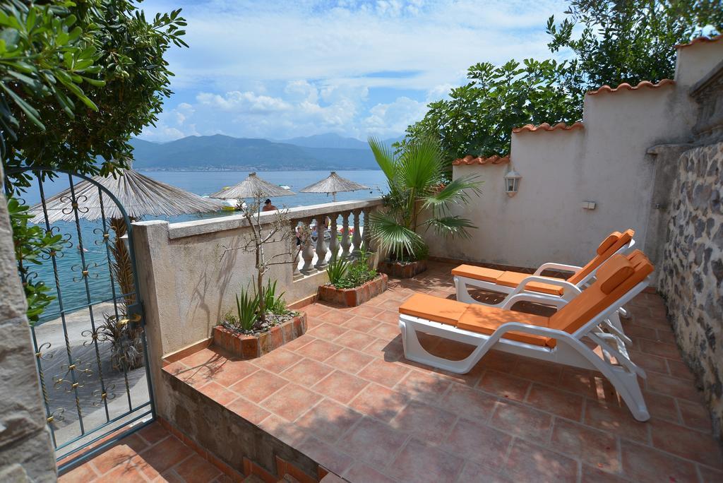 Apartments Palace Mira Mare Tivat Extérieur photo